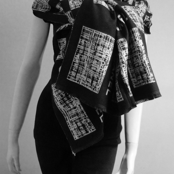 CHANEL SCARF - Picture 6 of 8